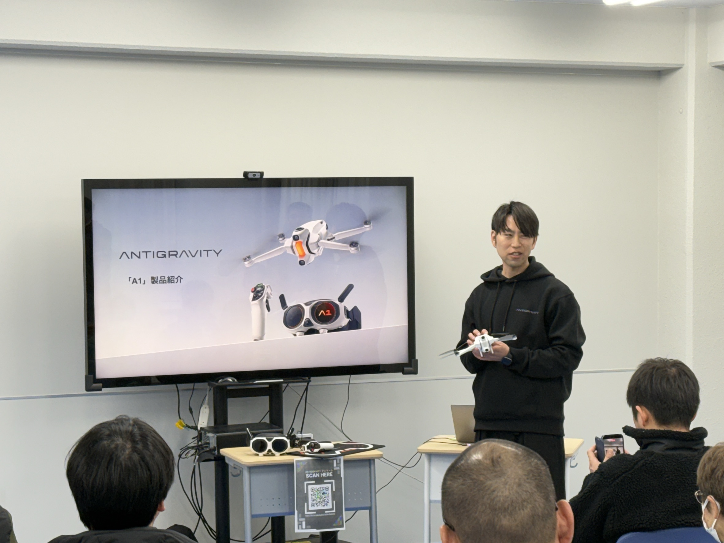 参加者に向けた説明と進行の様子